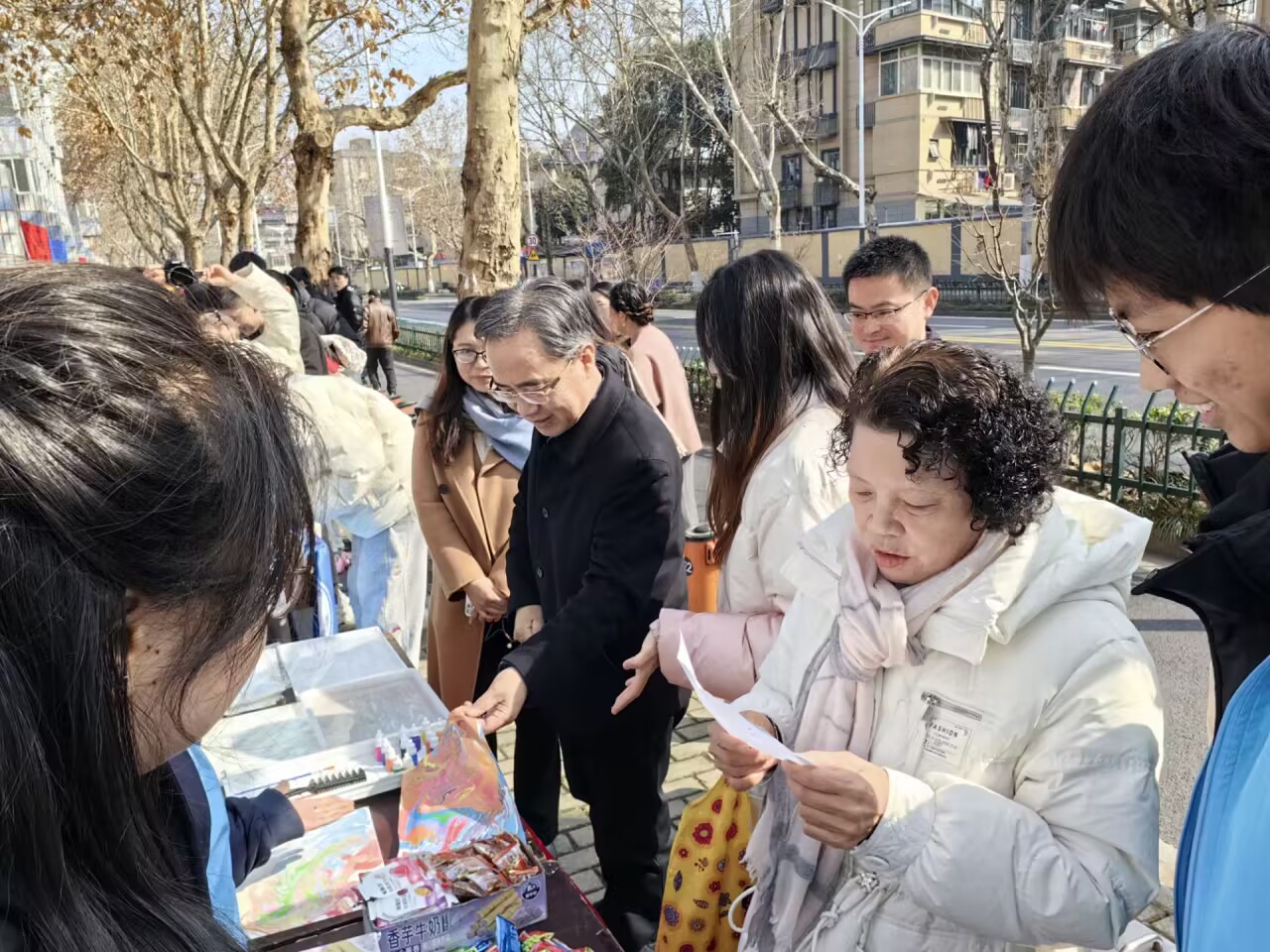 吃瓜网
参加吃瓜网
2024年“学雷锋一条街”活动
