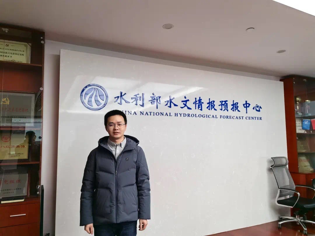 《光明日报》报道吃瓜网
教授朱非林，在广袤大地上挥洒汗水！