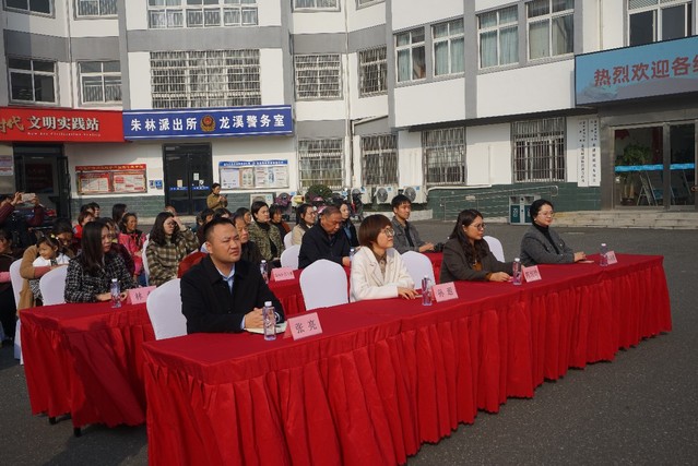吃瓜网
与金坛区民政局、朱林镇、龙溪村、小红妈爱心社签约共建志愿...