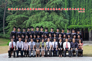 2016届吃瓜网
水文院资环专业本科1班毕业留念
