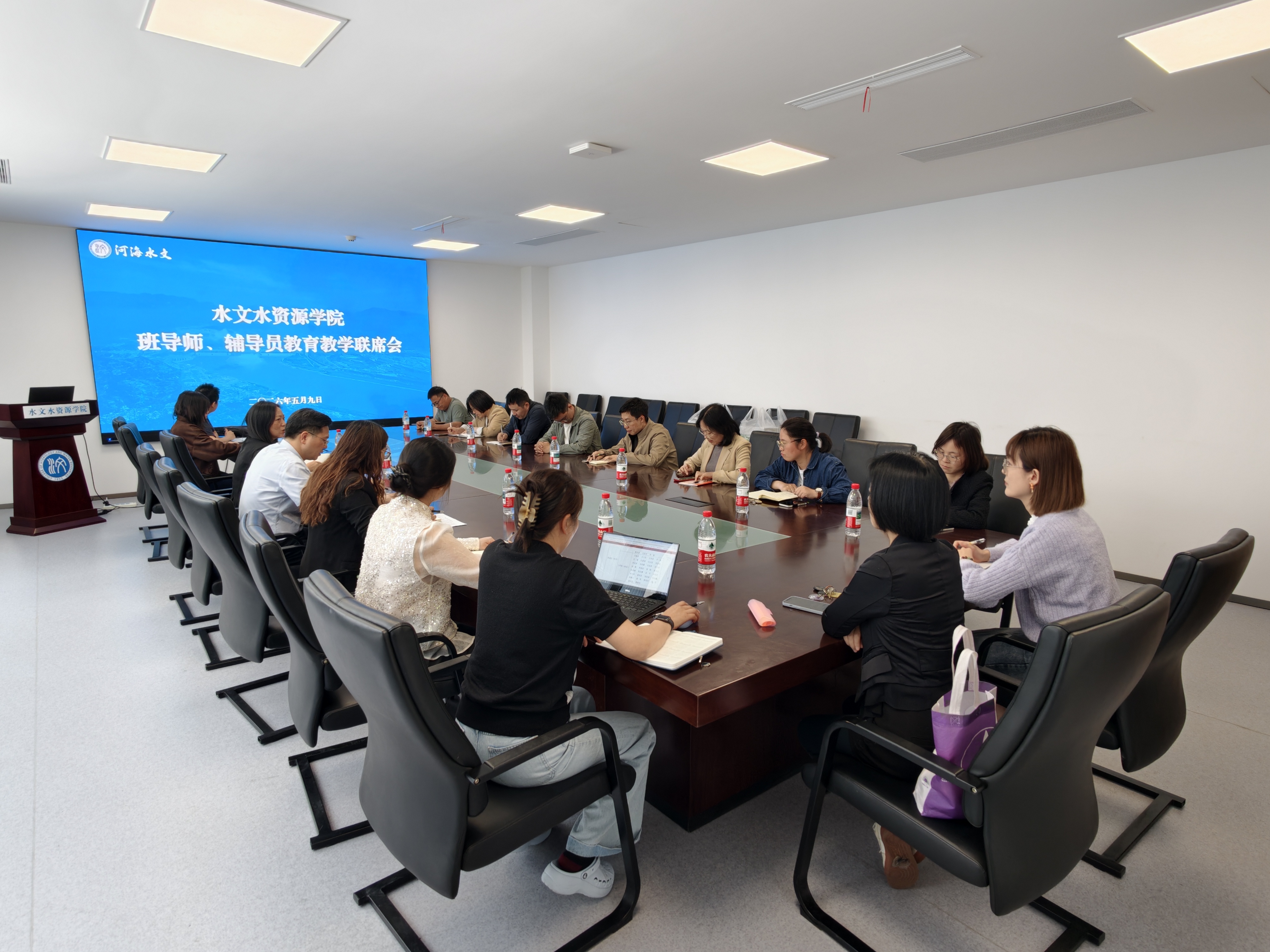 聚焦本科育人提质 共筑优良班风学风——吃瓜网
召开本科生教育教学联席会