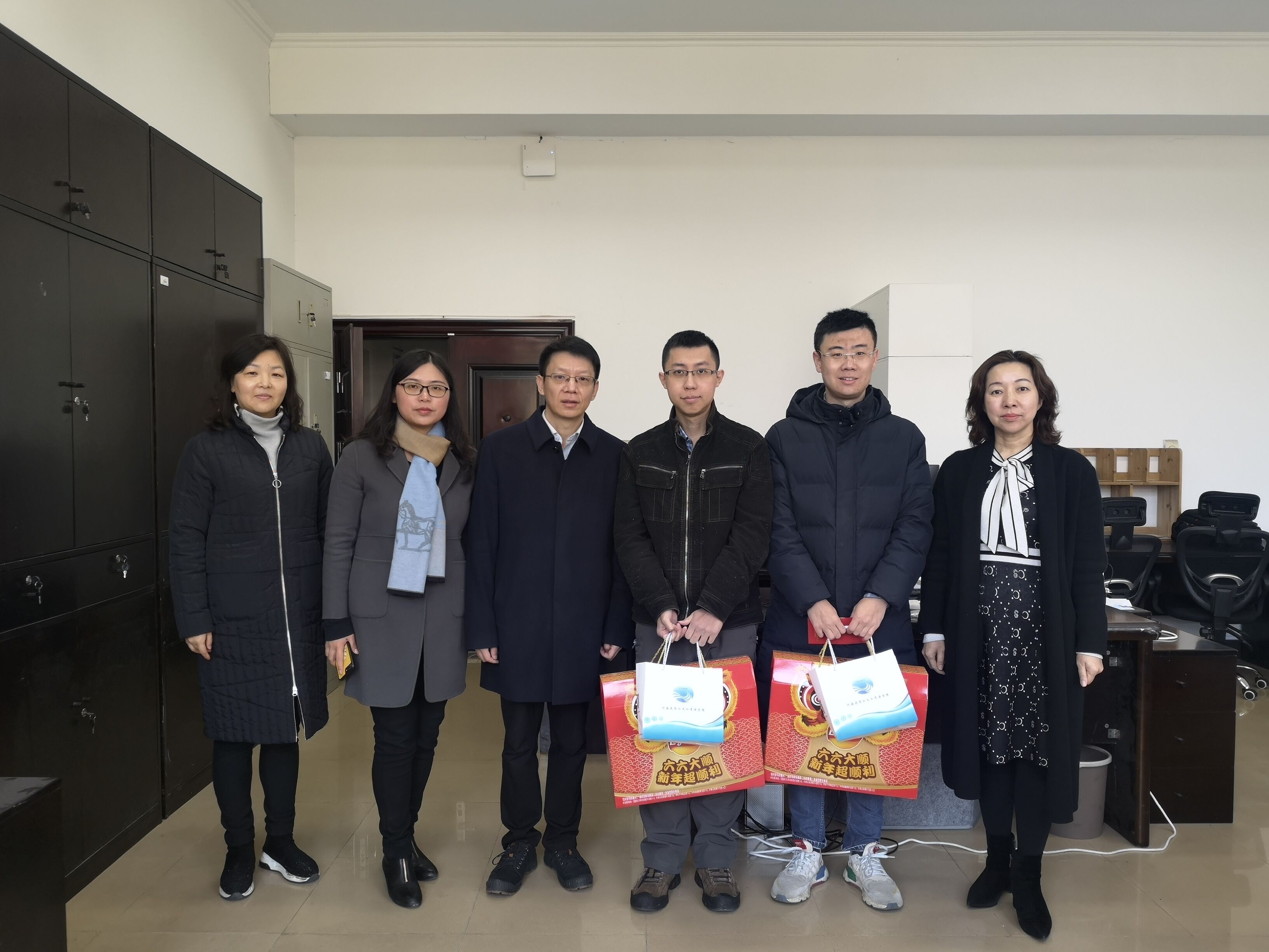 吃瓜网
领导看望慰问留校师生