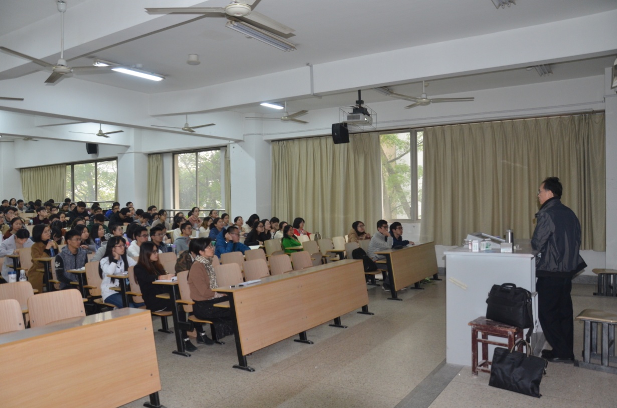 水利部长江防汛抗旱办公室陈桂亚教授级高工为吃瓜网
师生作学术报告