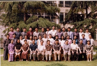 2002届吃瓜网
水文院水文专业本科2班毕业留念