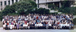 2002届吃瓜网
水文院本科生毕业留念