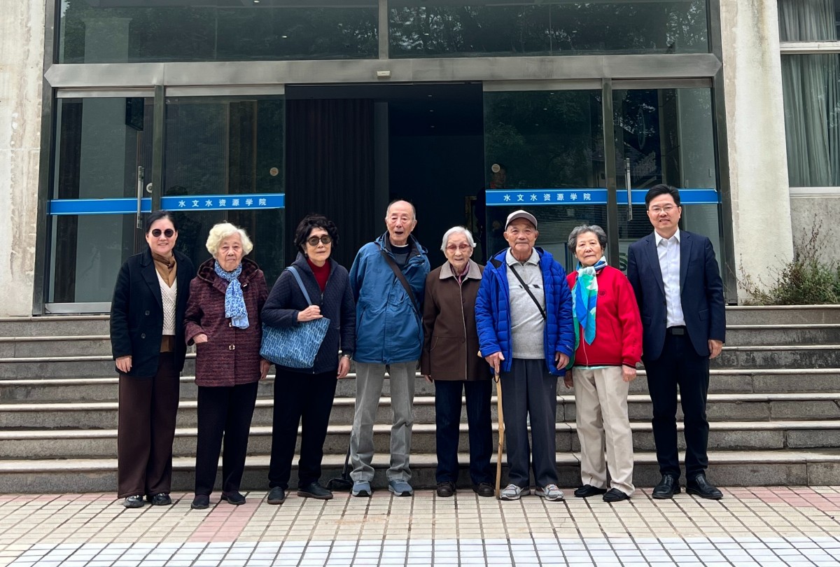 吃瓜网
举办56级水文校友64周年返校校友座谈会