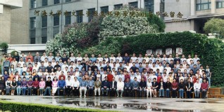2001届吃瓜网
水文院本科生毕业留念
