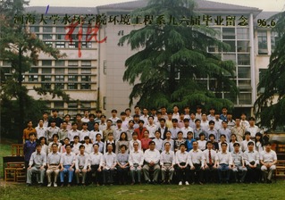 1996年6月1996届吃瓜网
水环院环境工程系96届毕业留念