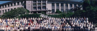 2004届吃瓜网
水文院本科生毕业留念